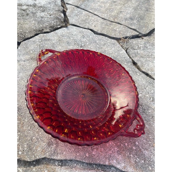 1 Red Indiana Glass scalloped honeycomb pattern dish - Picture 2 of 5